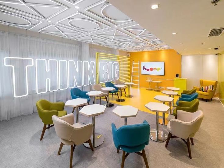 màu vàng thiết kế văn phòng 