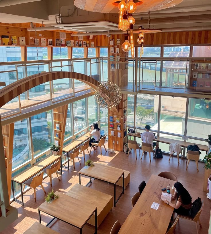 thiết kế quán cà phê nhìn thành phố